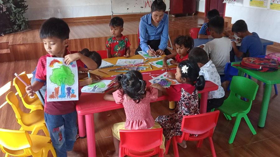 Children in prayer at the Chhuk Learning Centre